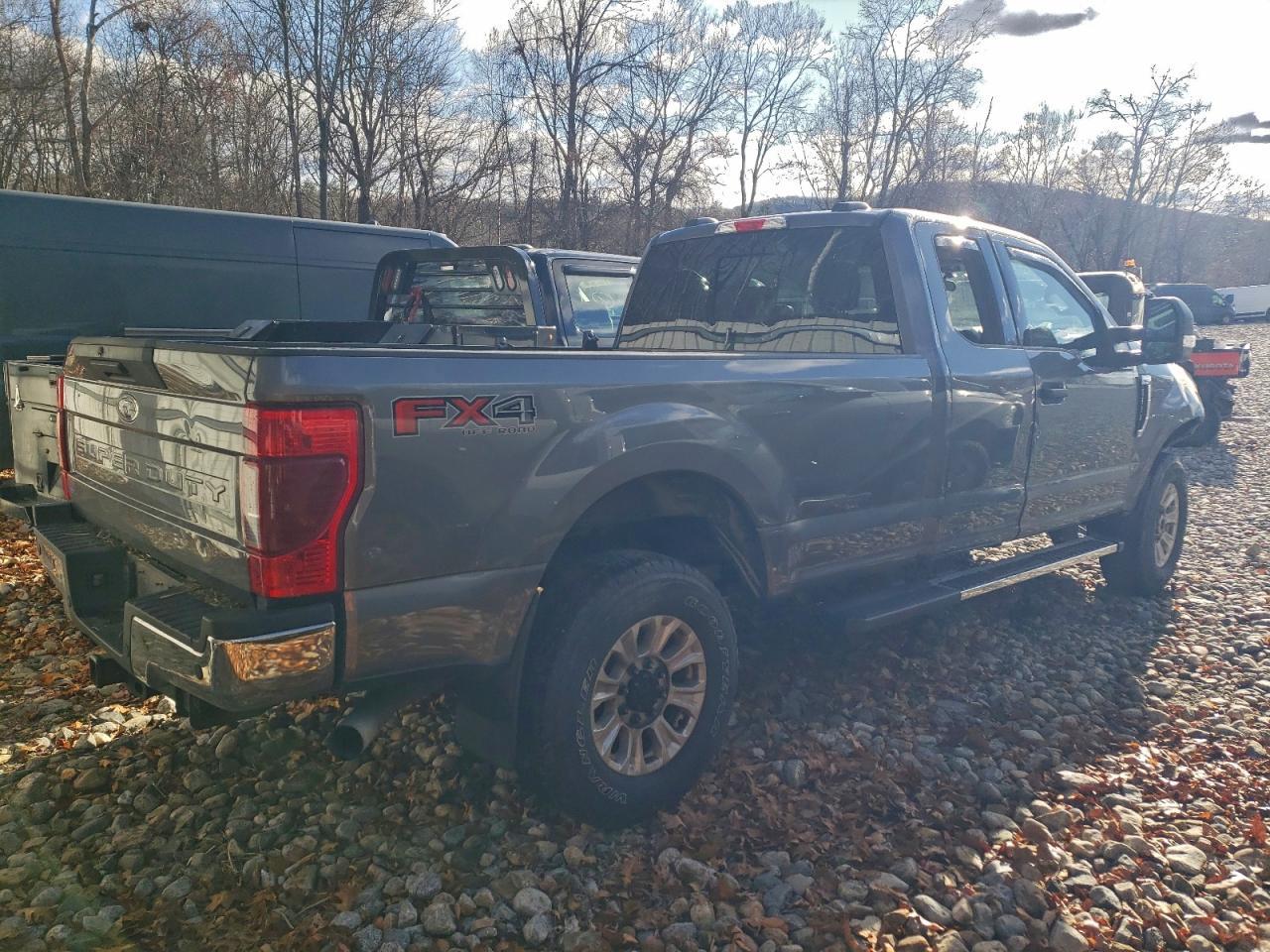 2022 Ford F350 Super Duty - Фото 3