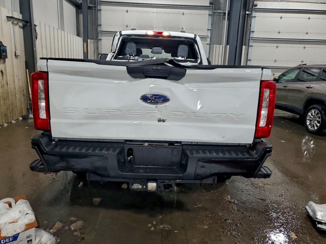 2025 Ford F250 Super Duty - Image 6
