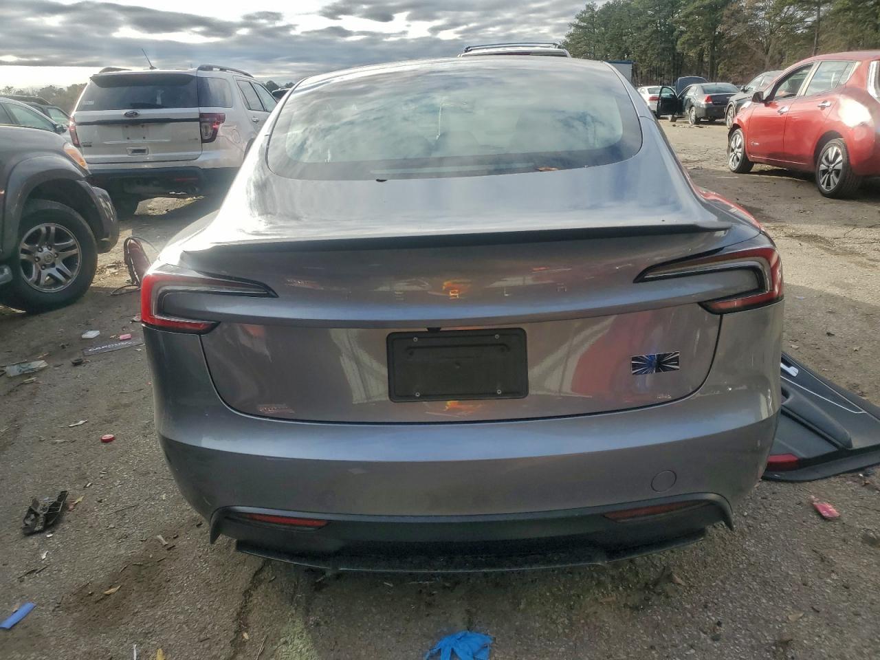 2025 Tesla Model 3 - Фото 6