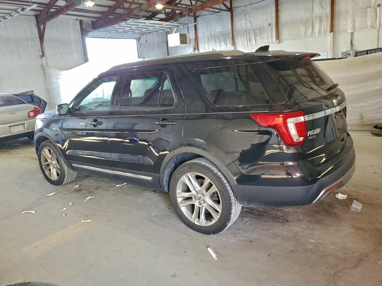 2016 Ford Explorer Xlt - Фото 2
