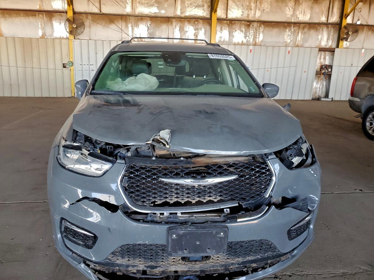 2022 Chrysler Pacifica Touring L - Image 5