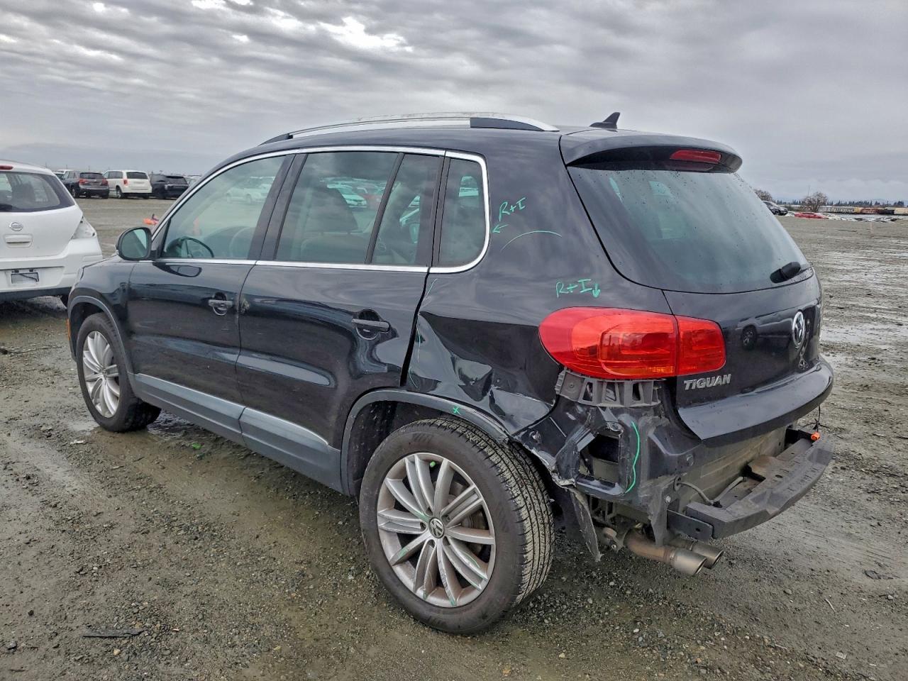 2014 Volkswagen Tiguan S - Image 2