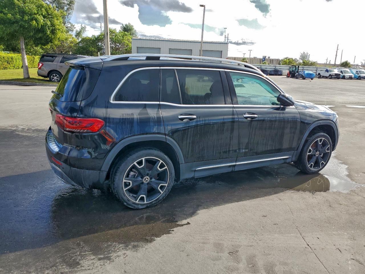 2023 Mercedes-Benz Glb 250 - Image 3