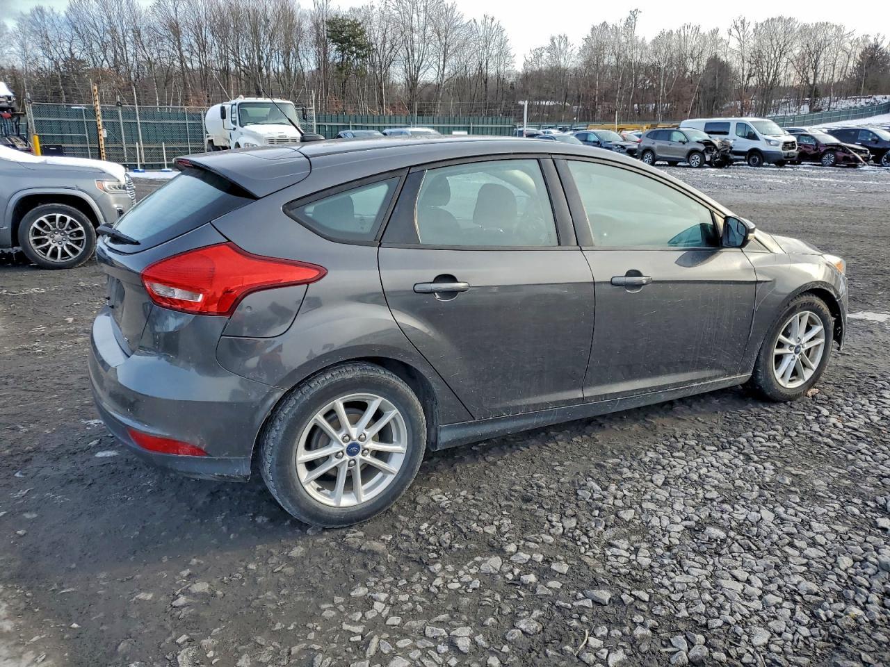 2015 Ford Focus Se - Image 3