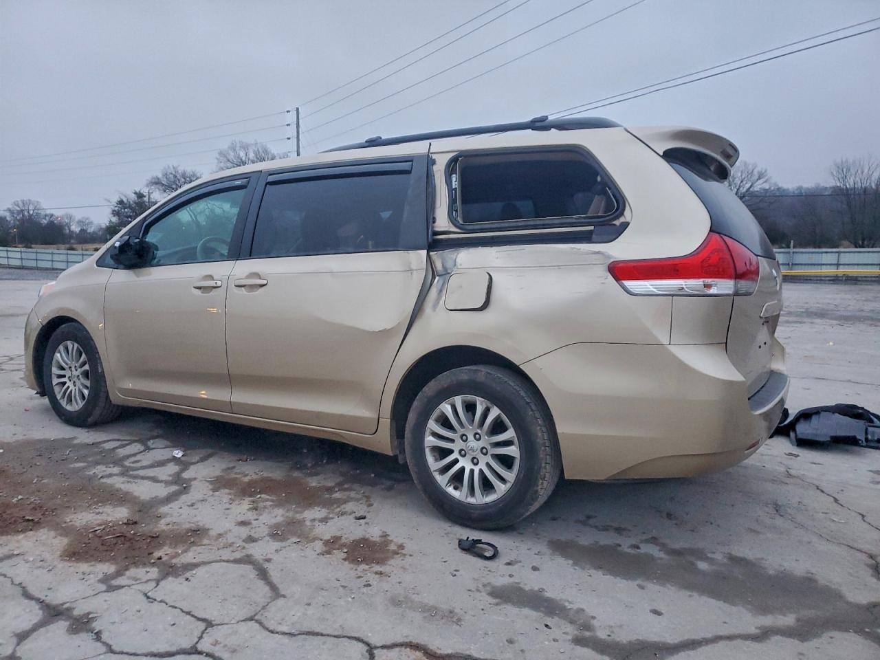 2011 Toyota Sienna Xle - Фото 2