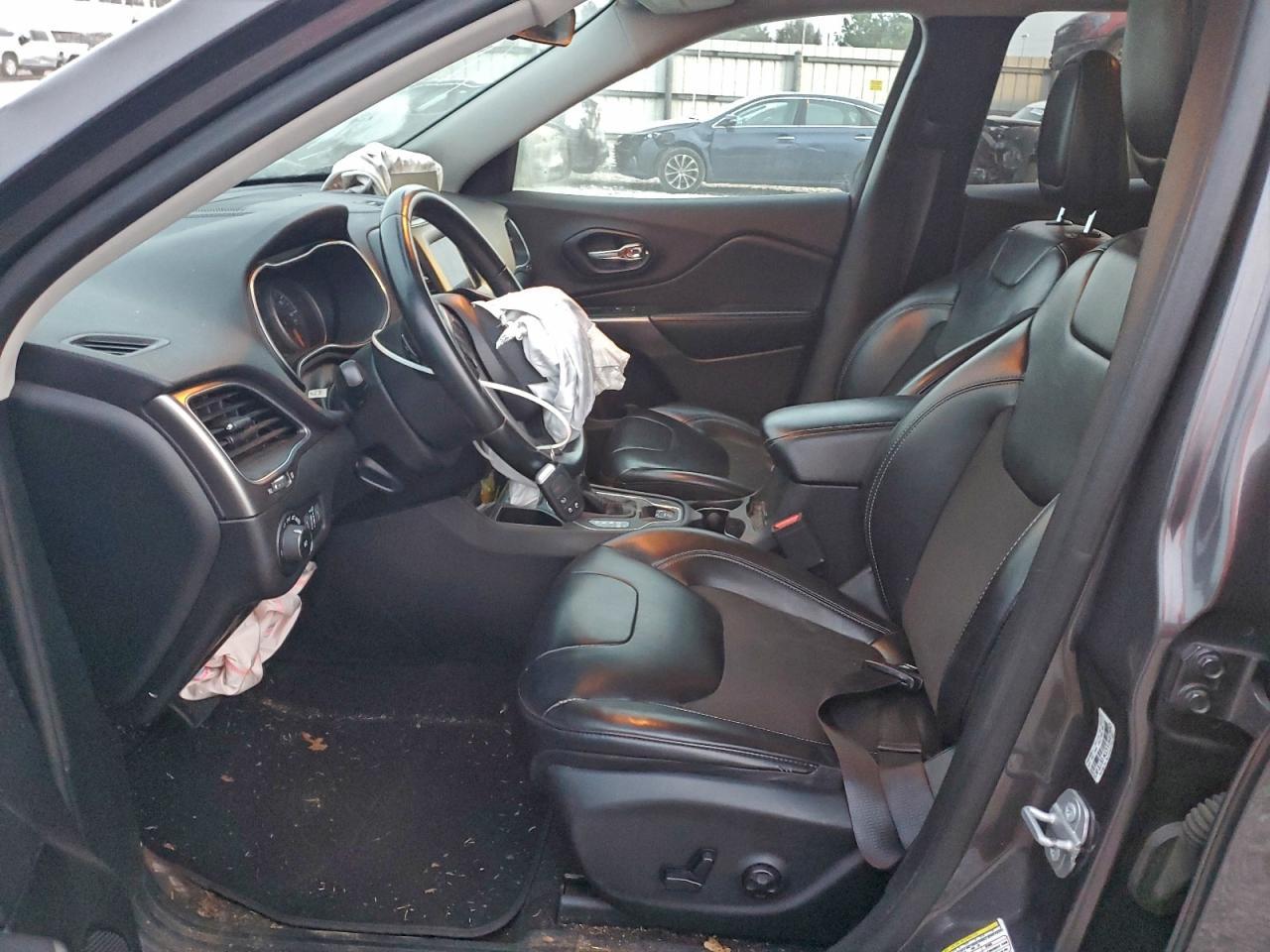 2019 Jeep Cherokee Latitude Plus - Image 7