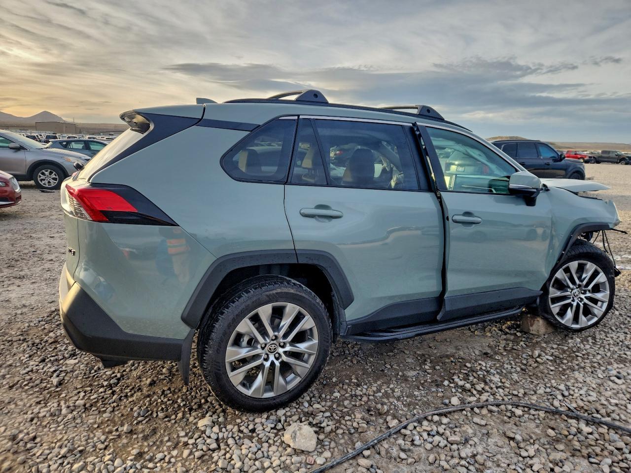 2022 Toyota Rav4 Xle Premium - Фото 3