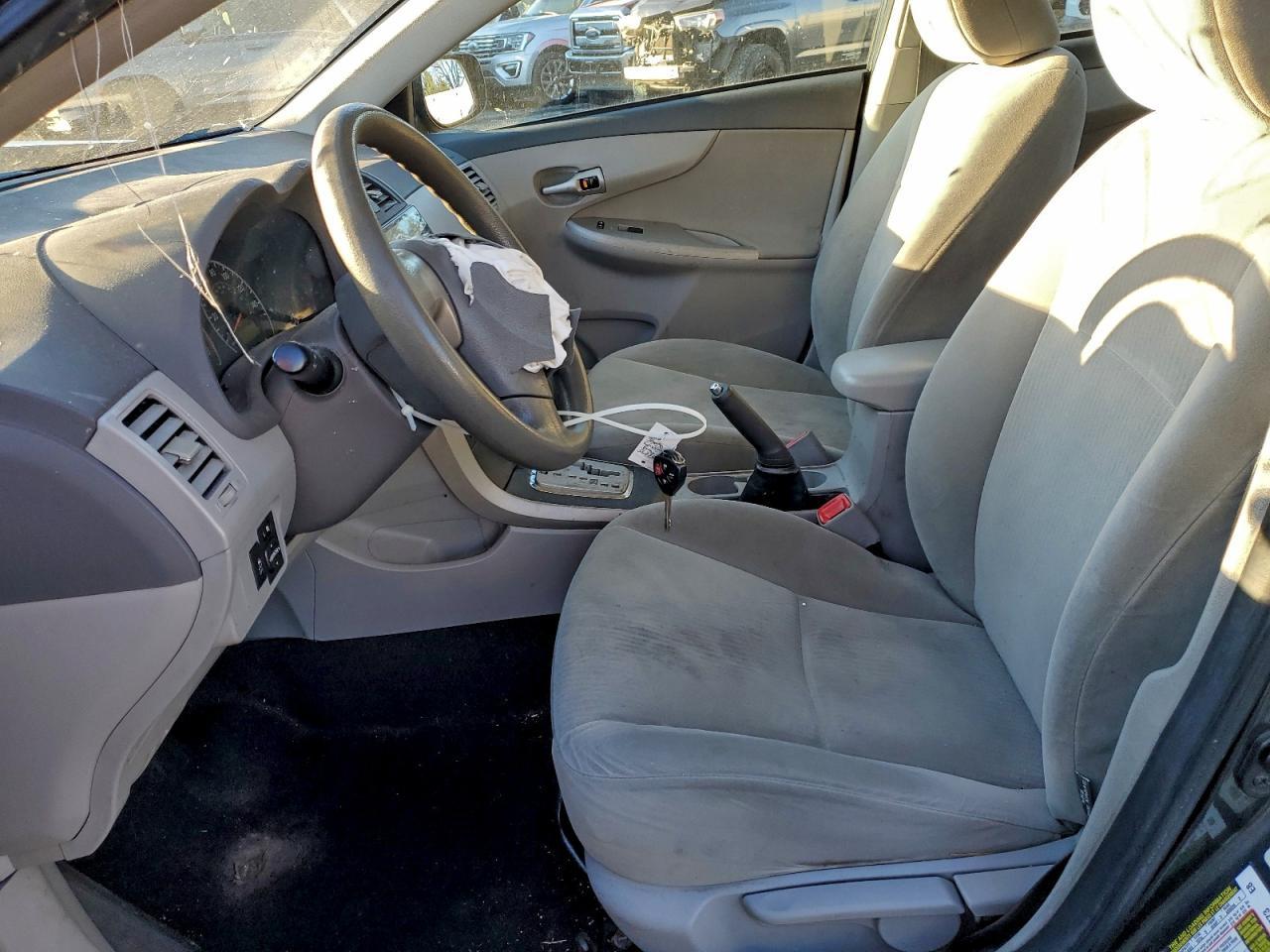 2010 Toyota Corolla Base - Фото 7