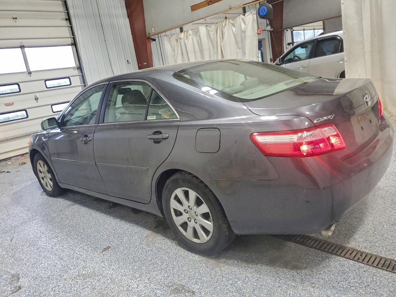2007 Toyota Camry Le - Фото 2