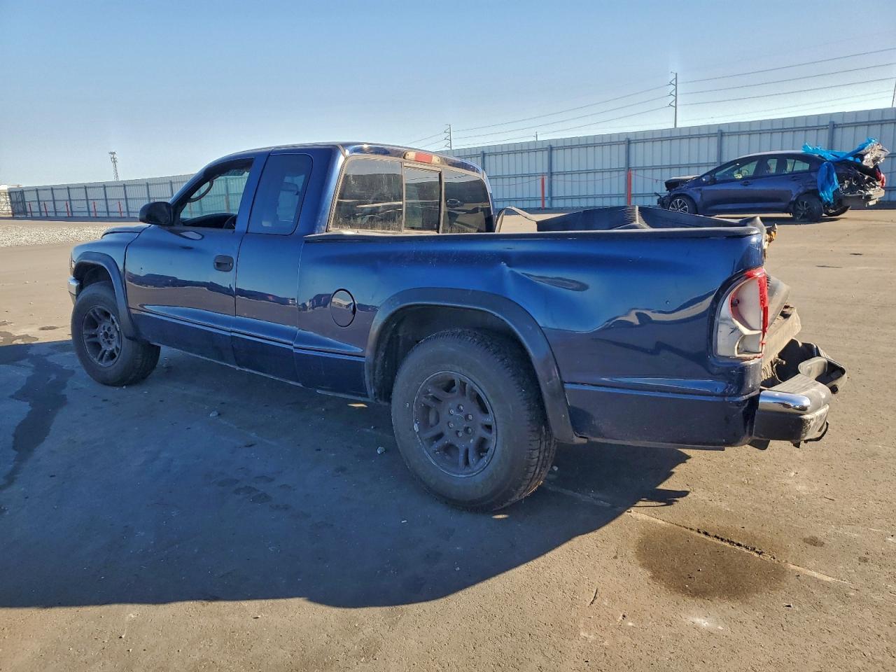 2004 Dodge Dakota - Image 2