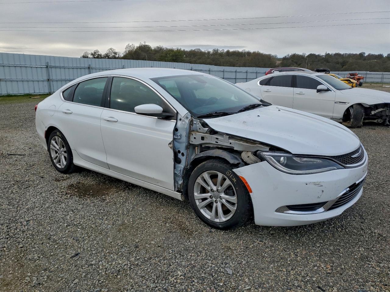 2015 Chrysler 200 Limited - Фото 4