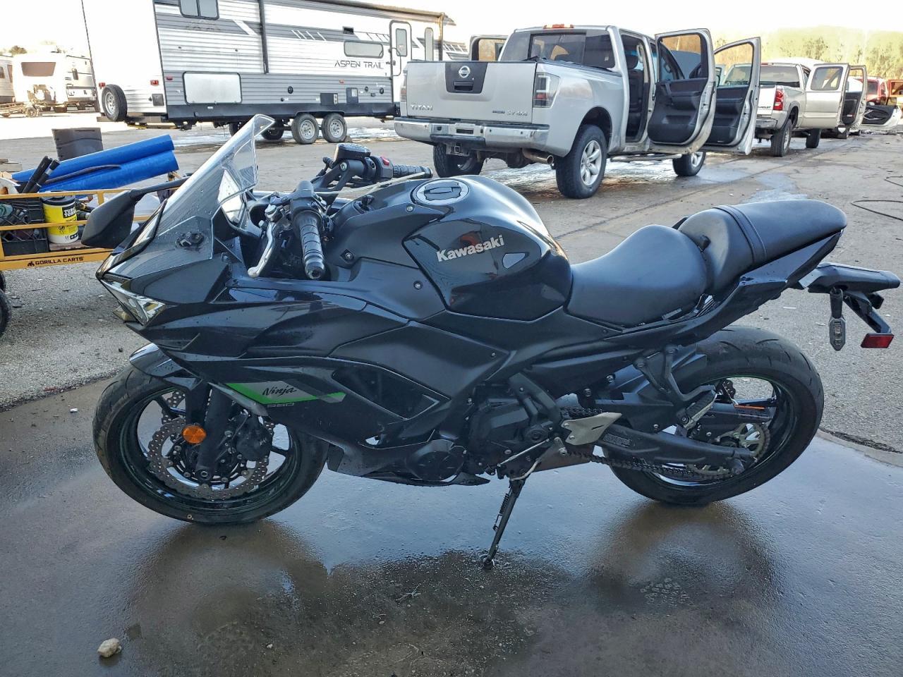 2025 Kawasaki Ex650 R - Фото 3