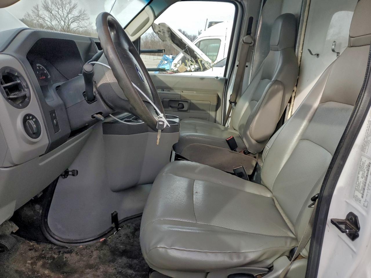 2018 Ford E450 Box Truck - Фото 7