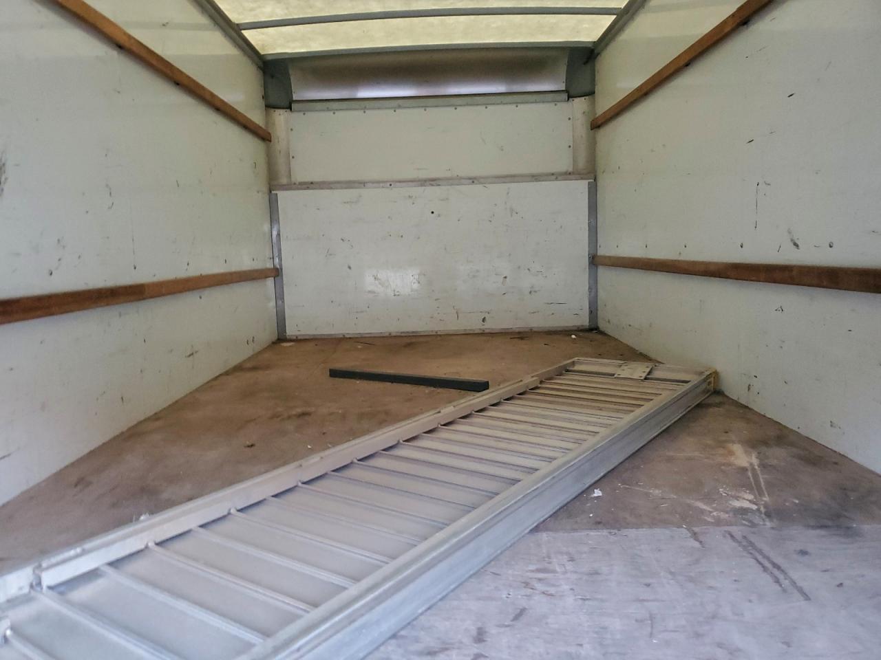 2022 Ford E350 Box Truck - Image 6