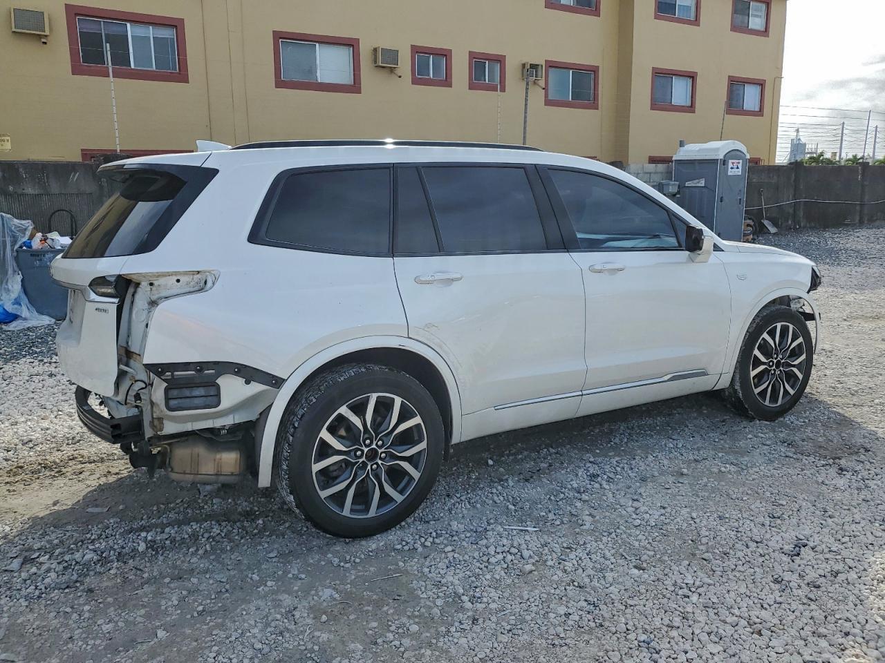 2021 Cadillac Xt6 Sport - Image 3