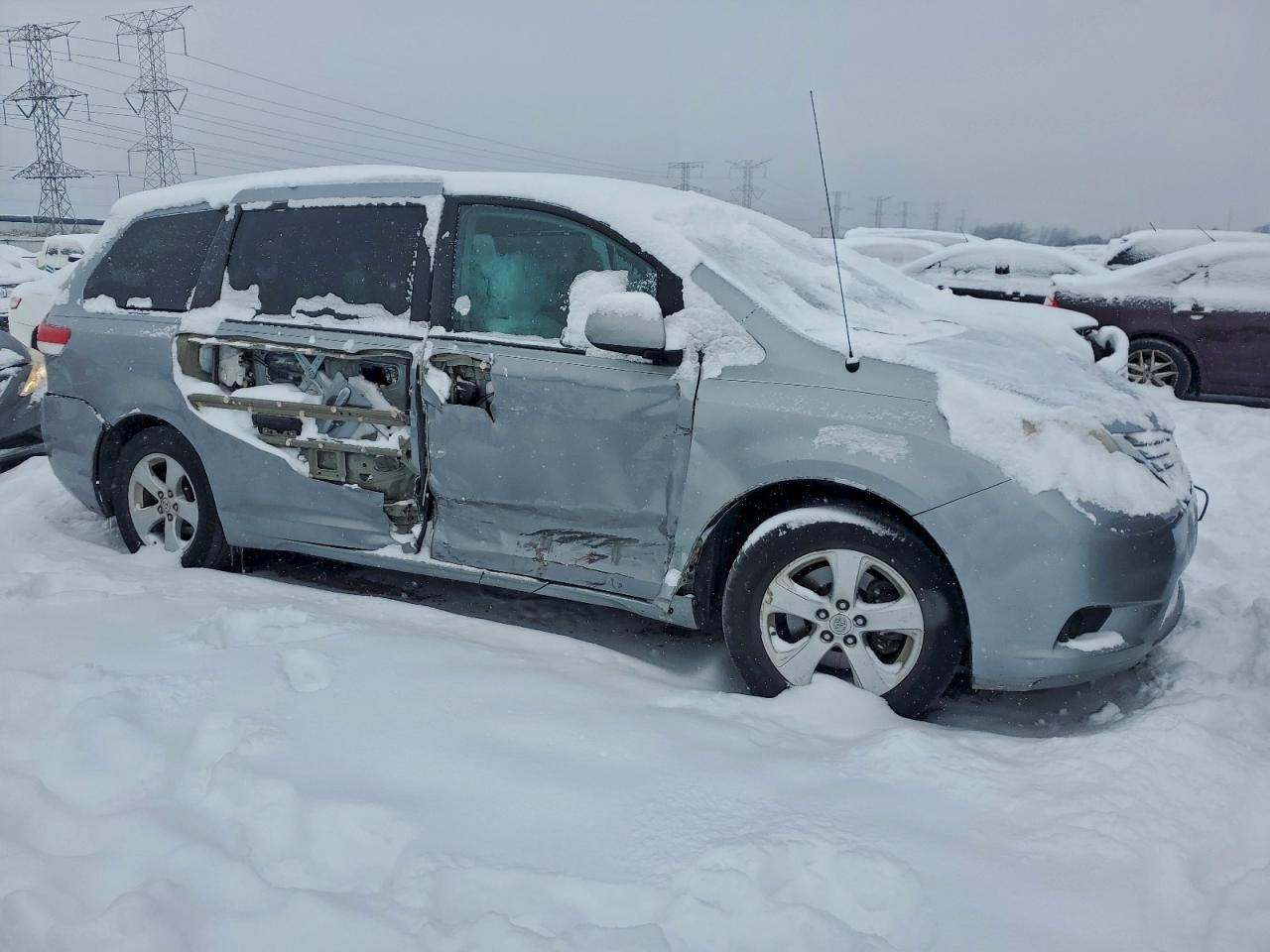 2011 Toyota Sienna Le - Фото 4