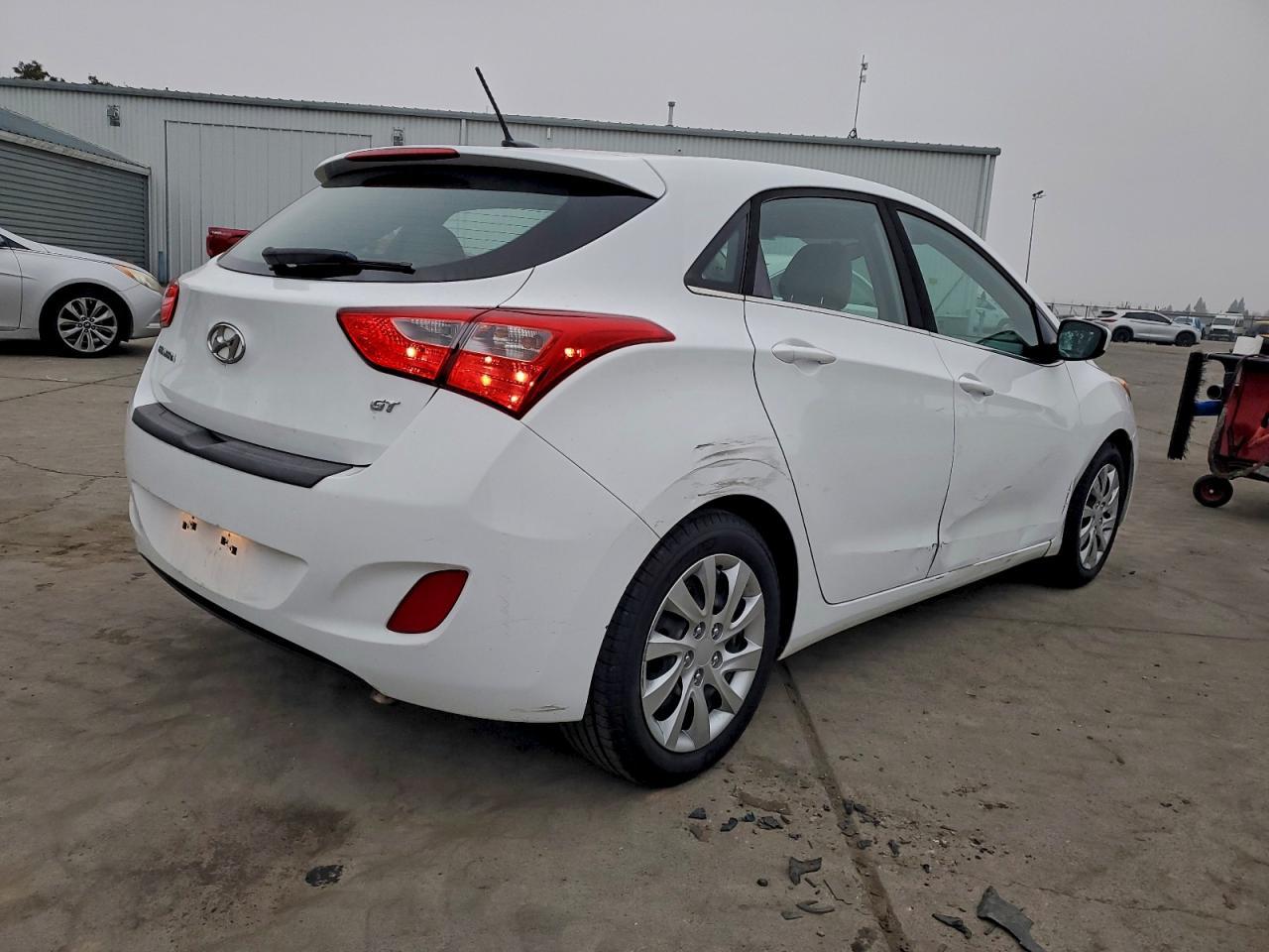 2017 Hyundai Elantra Gt - Фото 3