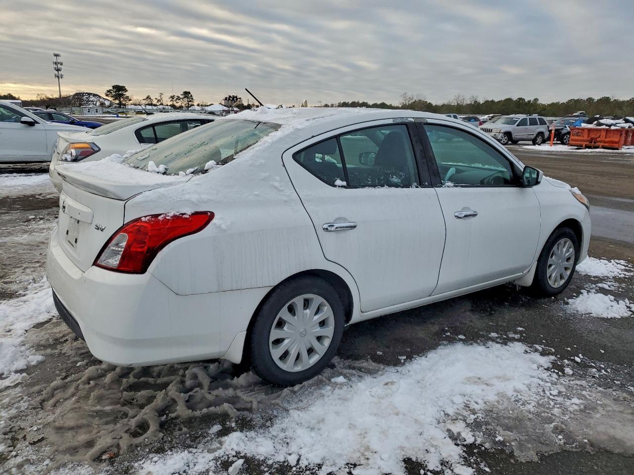 2017 Nissan Versa - Фото 3