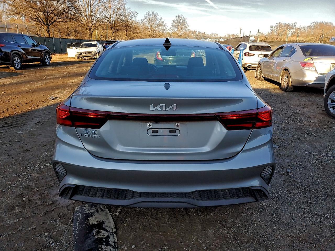 2023 Kia Forte Lxs - Image 6