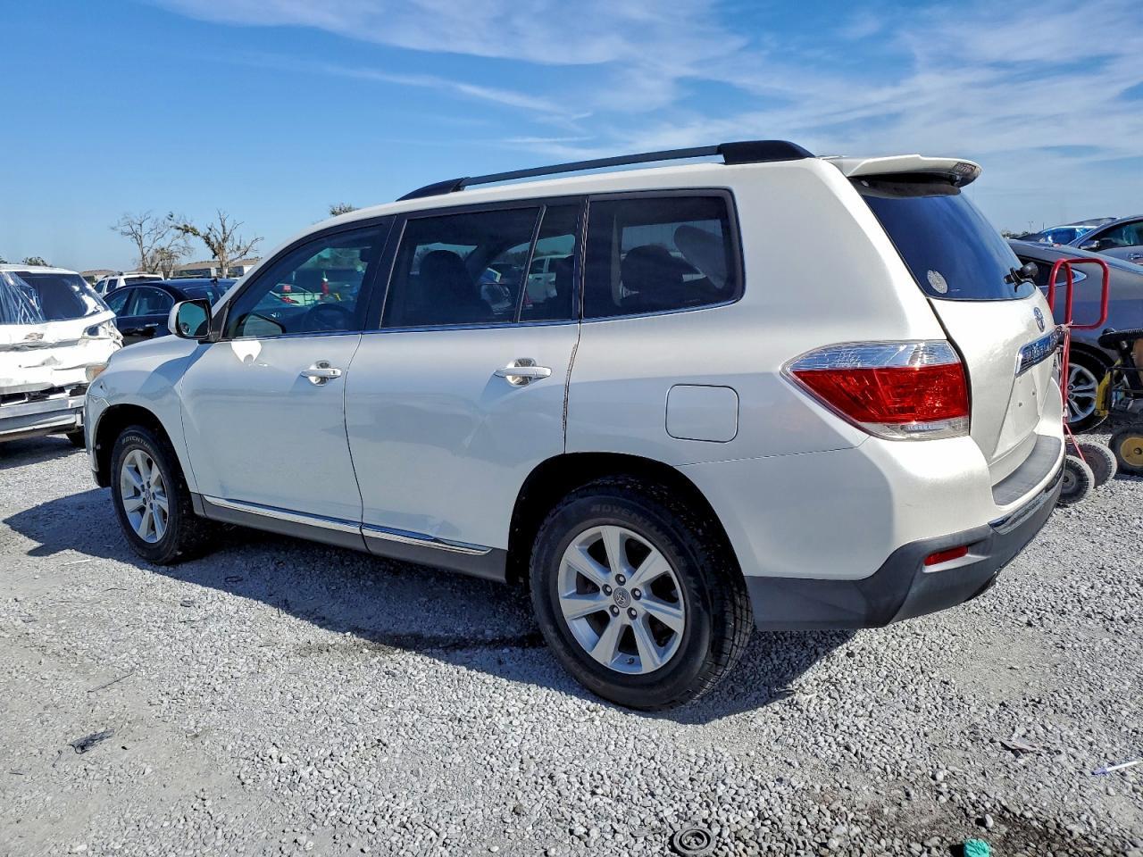 2011 Toyota Highlander Base - Фото 2