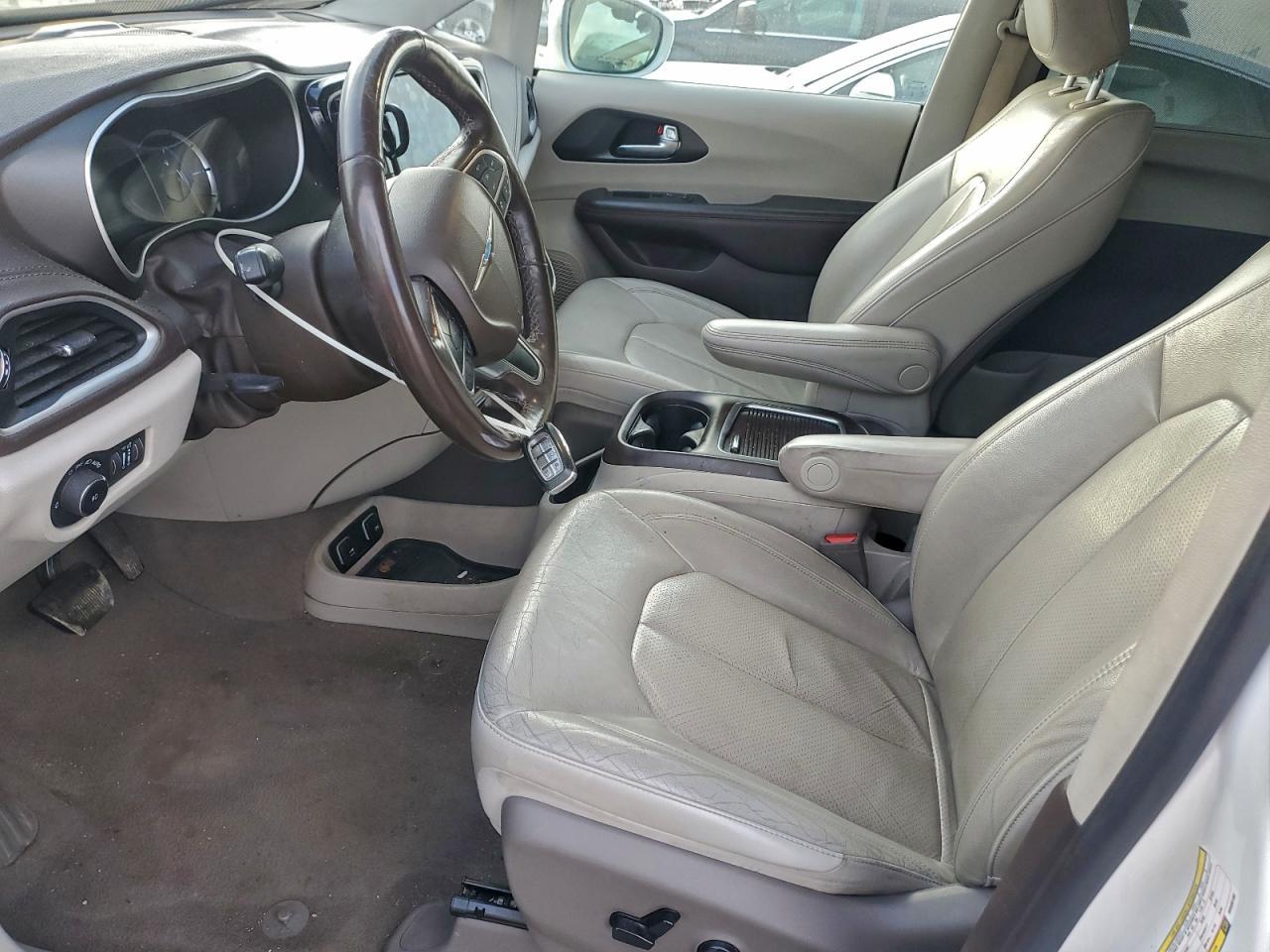 2021 Chrysler Pacifica Hybrid Touring L - Фото 7