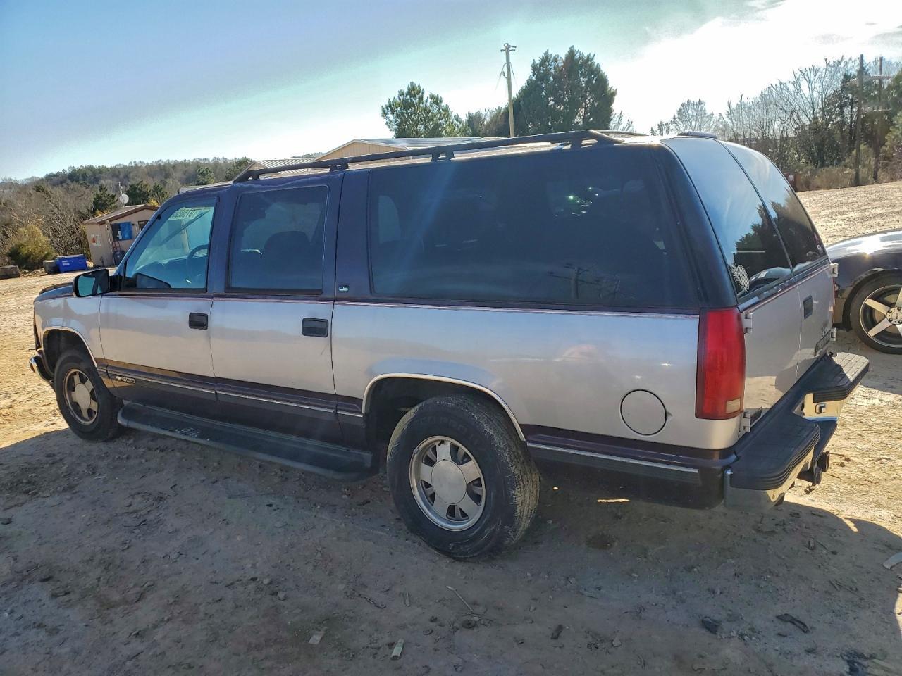 1997 Chevrolet Suburban C1500 - Фото 2