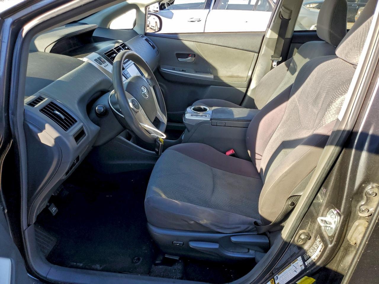 2014 Toyota Prius V - Фото 7
