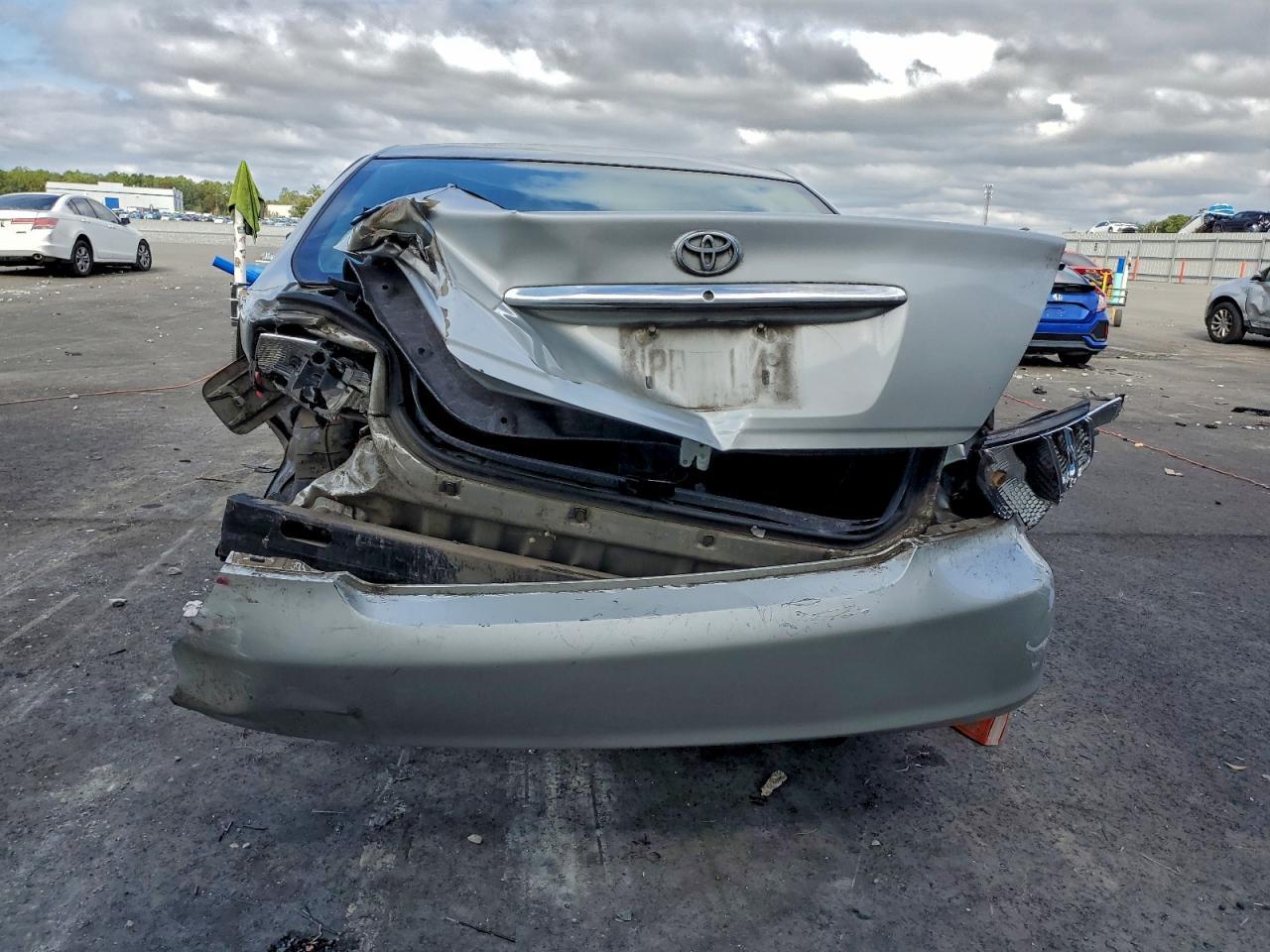2004 Toyota Camry Le - Фото 6