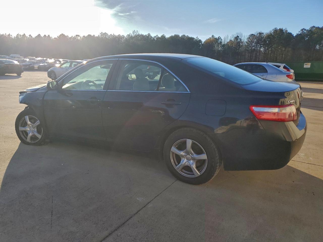 2009 Toyota Camry Base - Фото 2