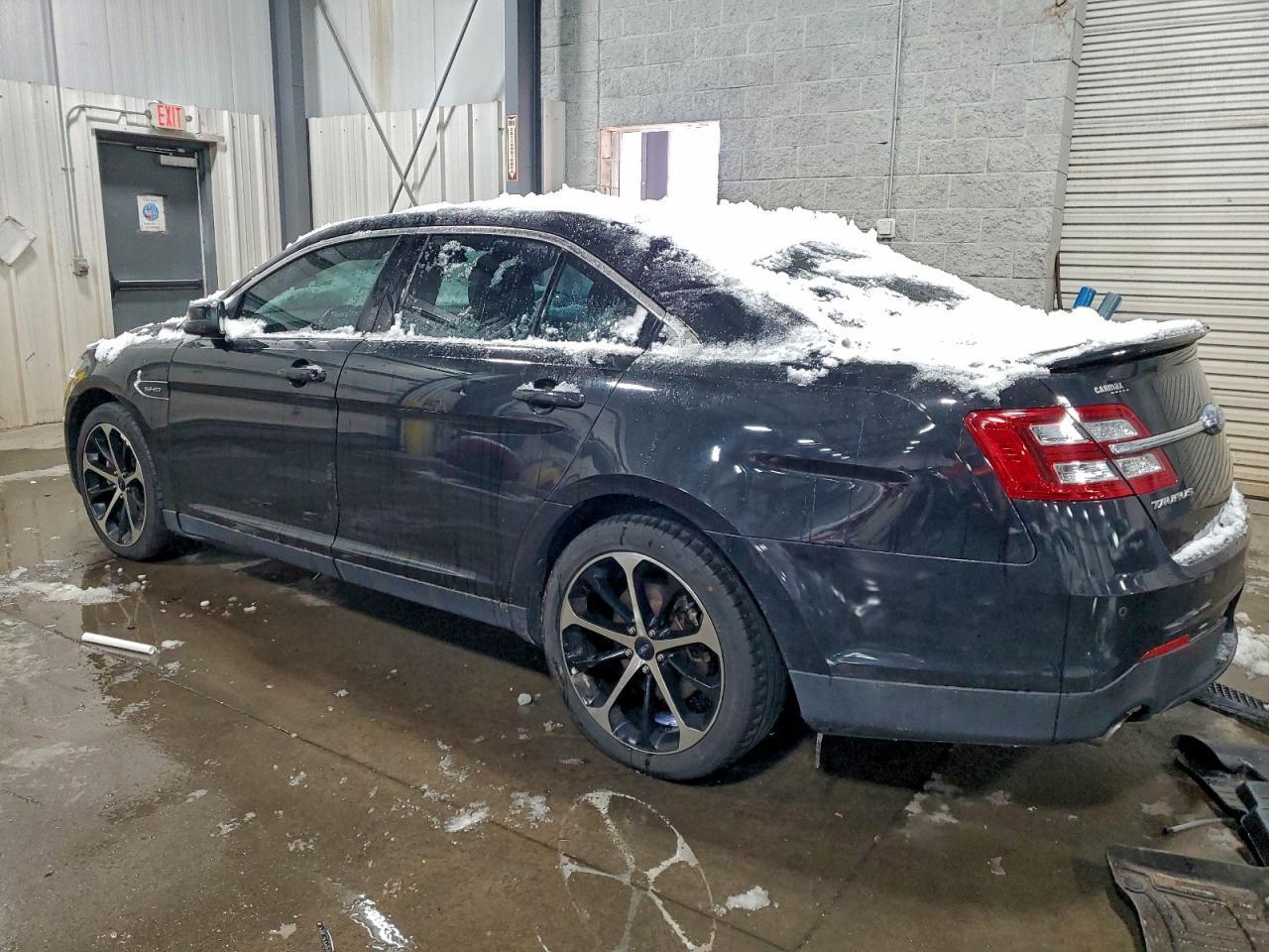 2015 Ford Taurus Sho - Фото 2