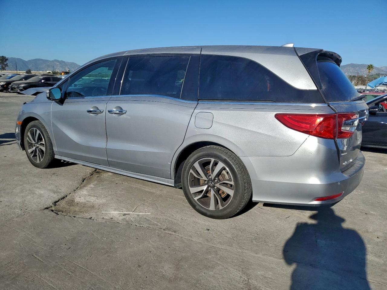 2018 Honda Odyssey Elite - Фото 2
