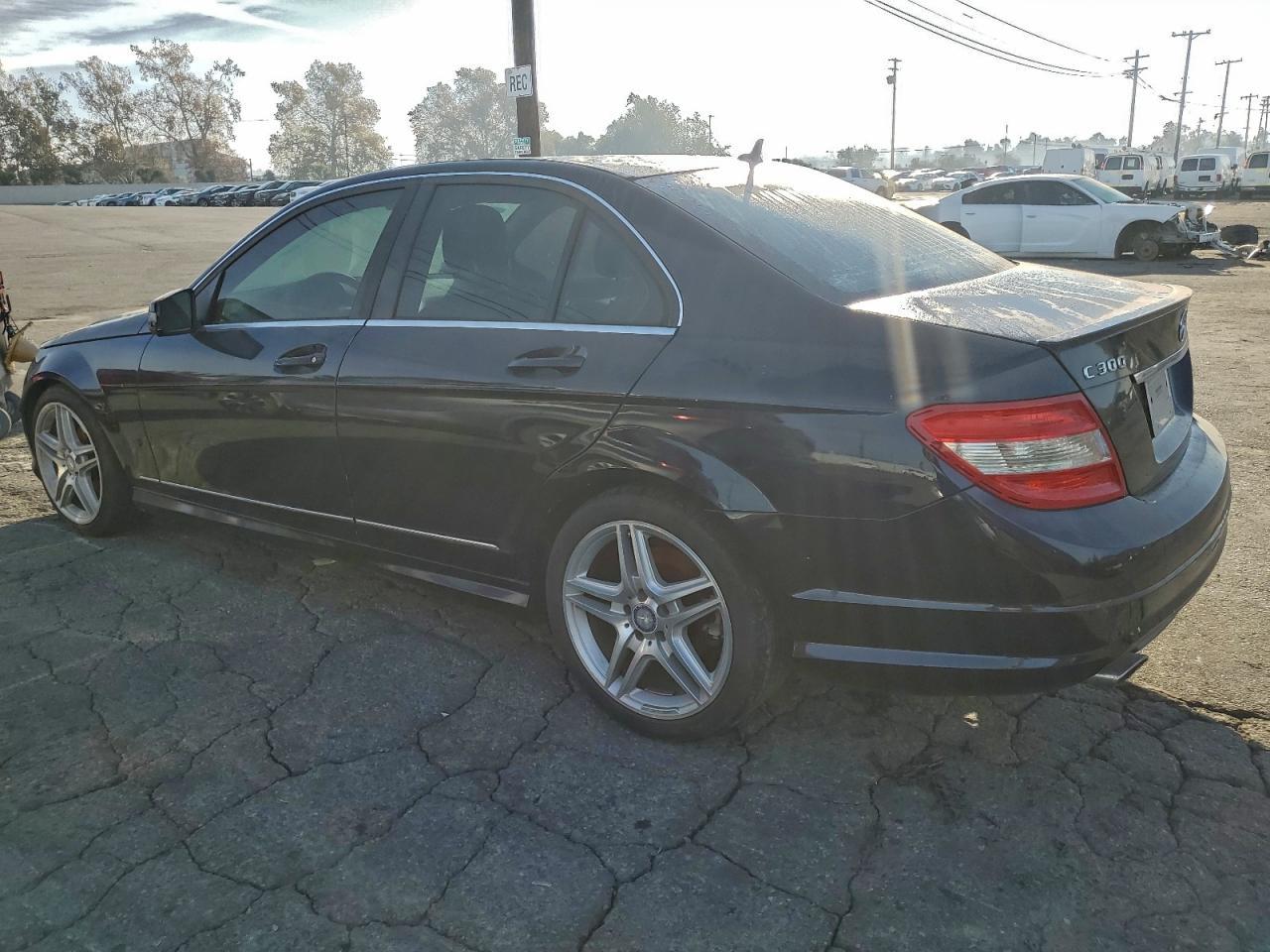 2011 Mercedes-Benz C 300 - Фото 2