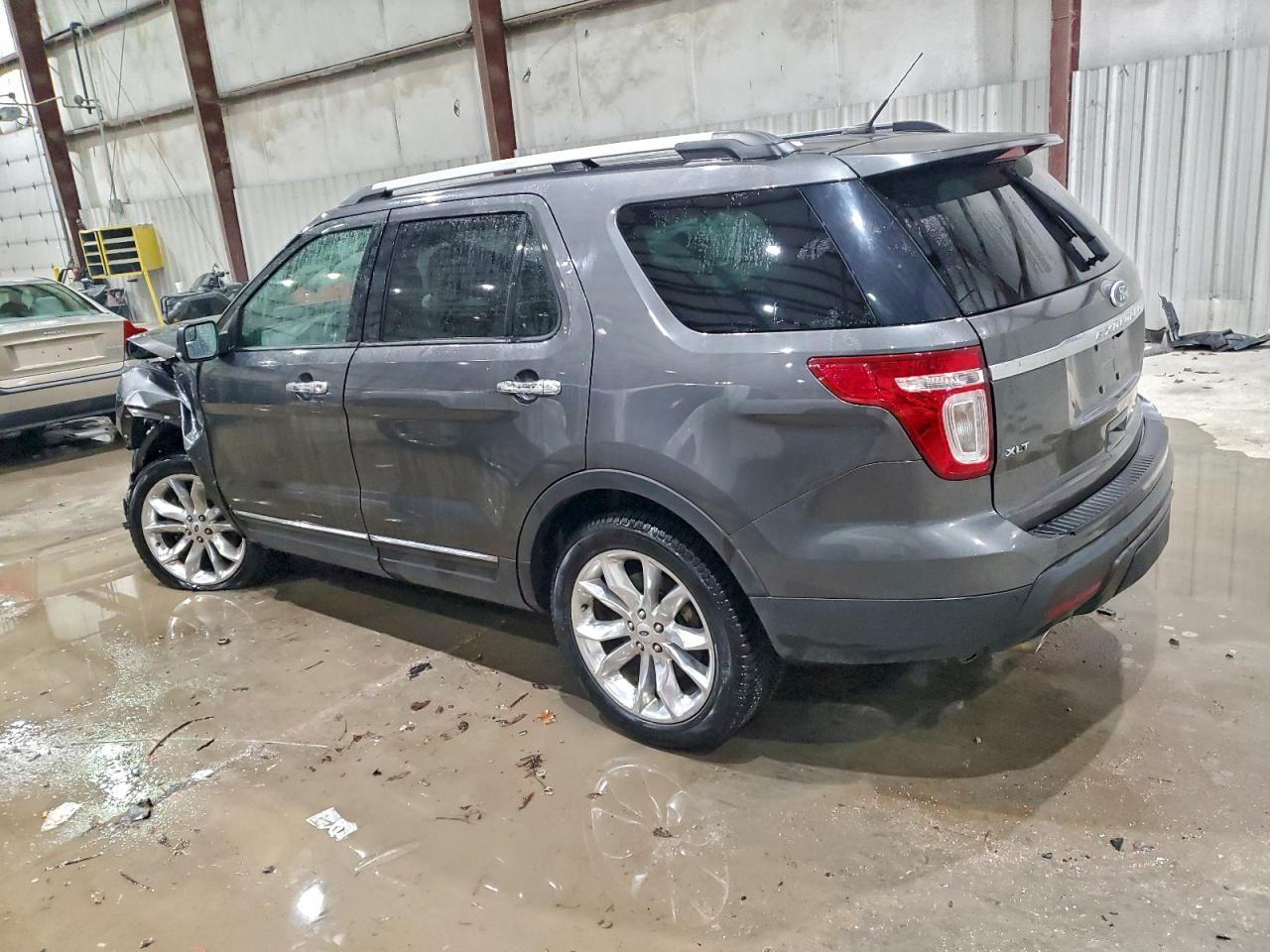 2015 Ford Explorer Xlt - Фото 2