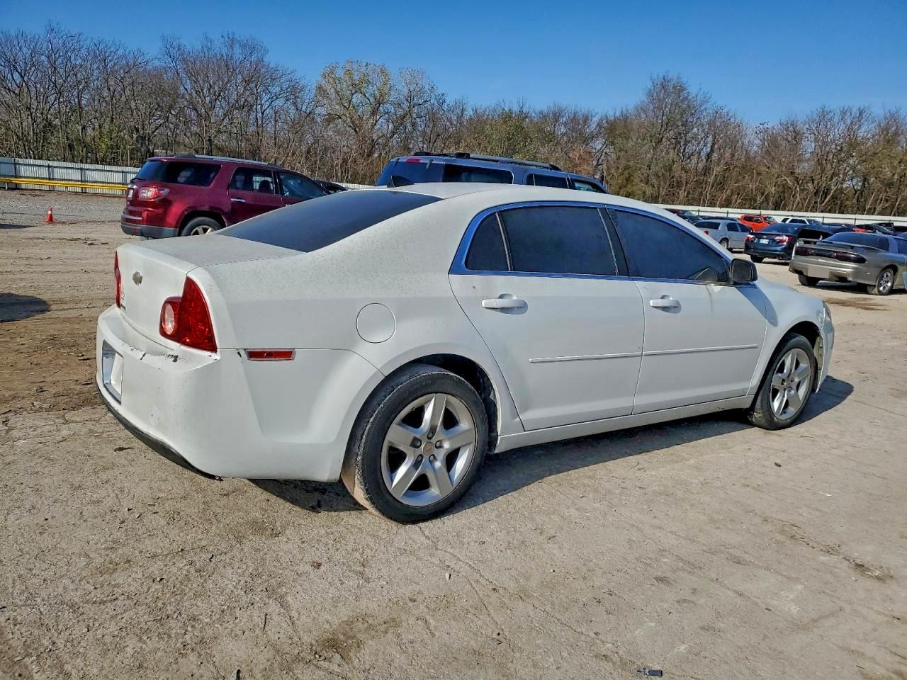 2012 Chev Malibu Ls - Фото 3