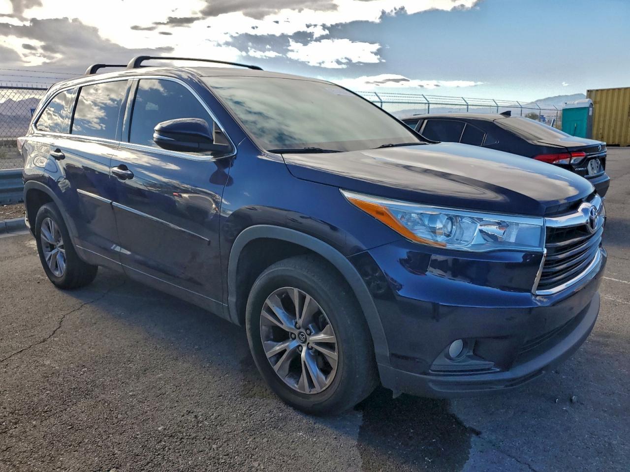 2016 Toyota Highlander Le Plus - Фото 4