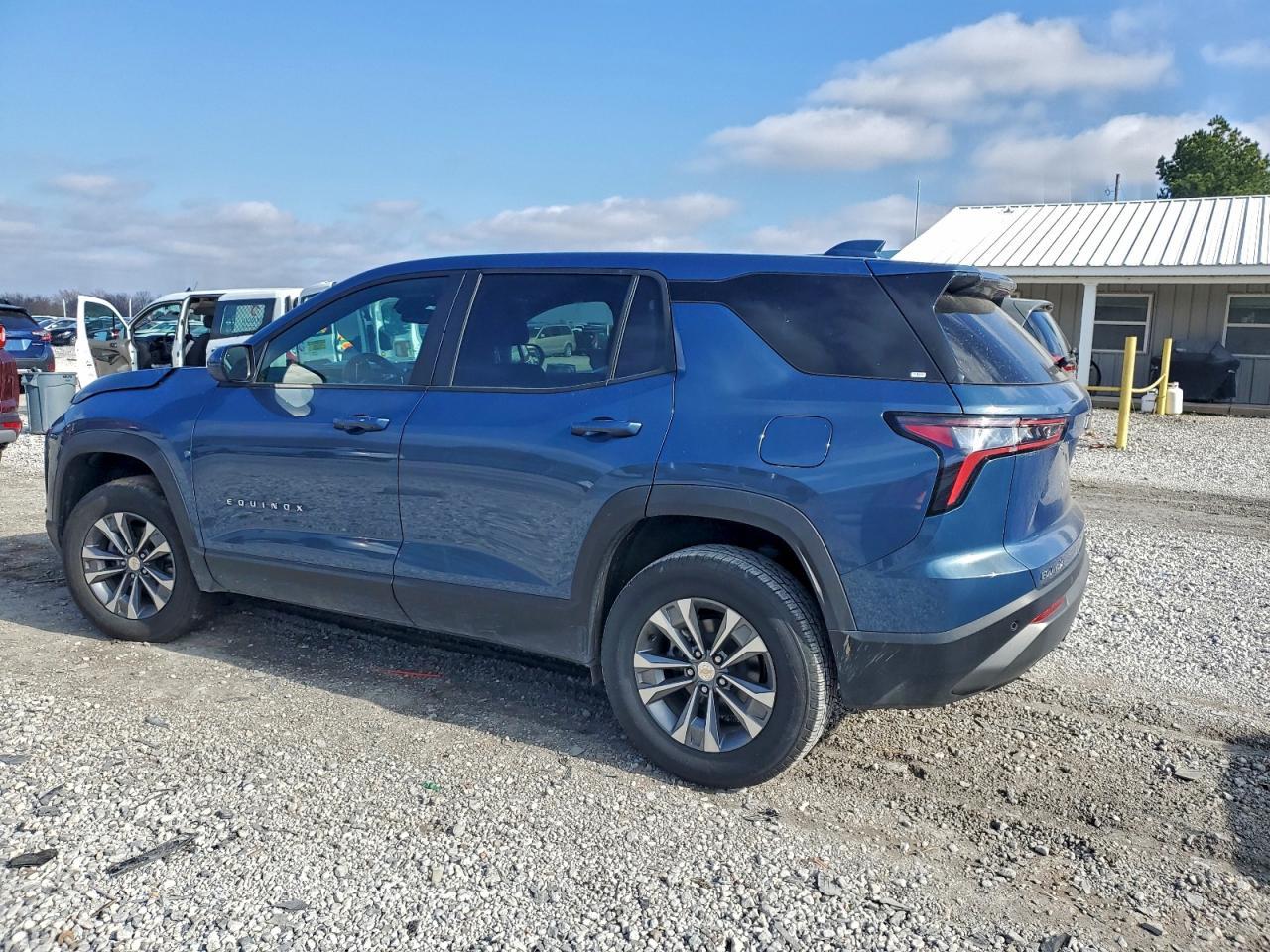 2025 Chevrolet Equinox Lt - Image 2