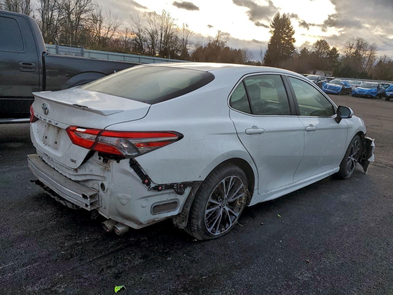 2018 Toyota Camry Se - Image 3