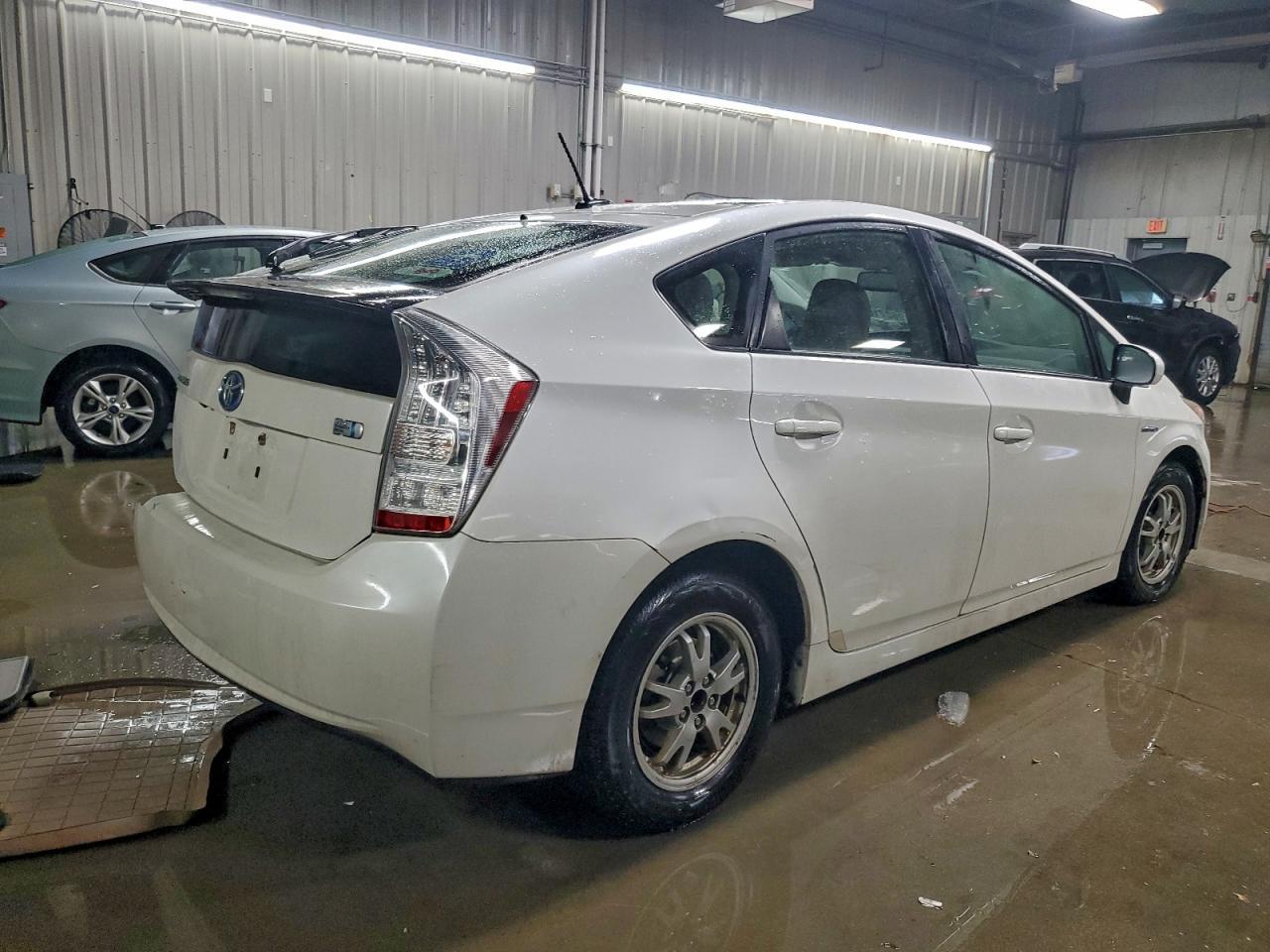 2010 Toyota Prius - Фото 3