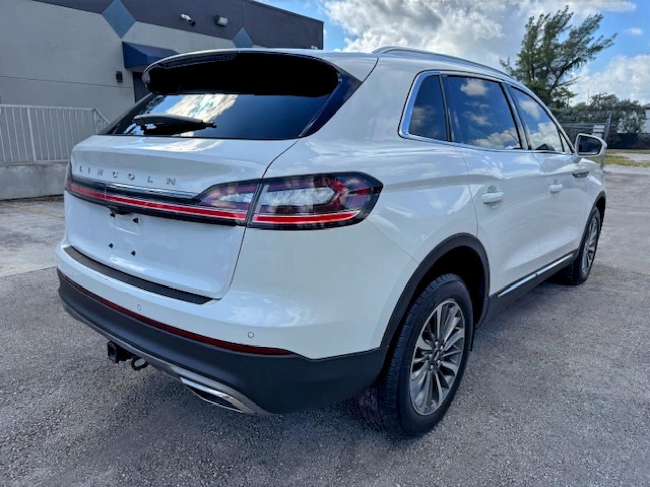 2021 Lincoln Nautilus Reserve - Image 3