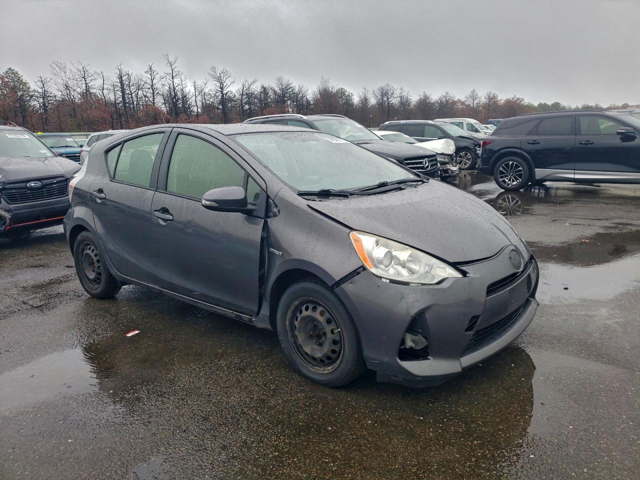 2014 Toyota Prius C - Image 4
