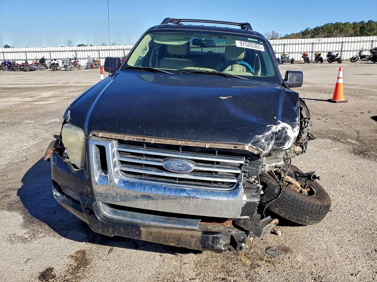 2007 Ford Explorer Sport Trac Limited - Image 5