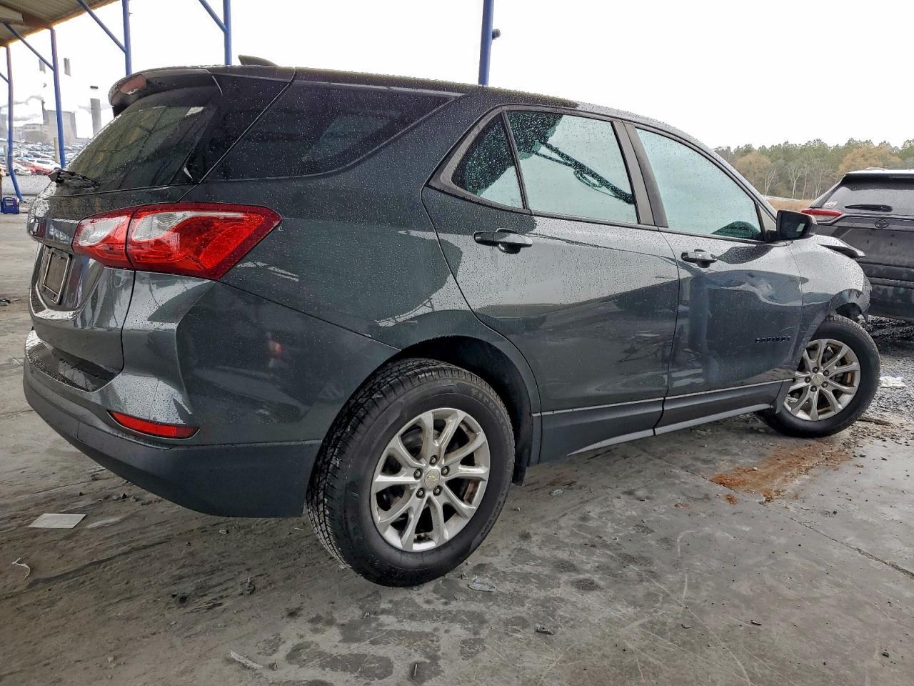2020 Chevrolet Equinox Ls - Image 3