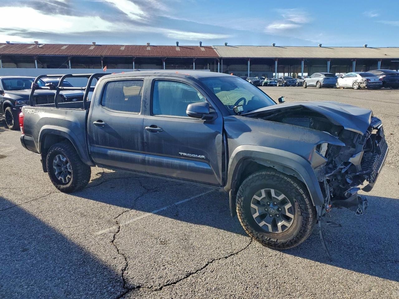 2018 Toyota Tacoma Double Cab - Image 4