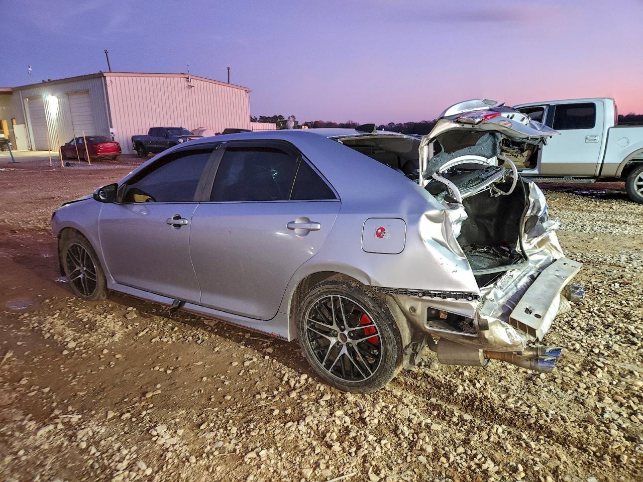 2014 Toyota Camry L - Фото 2