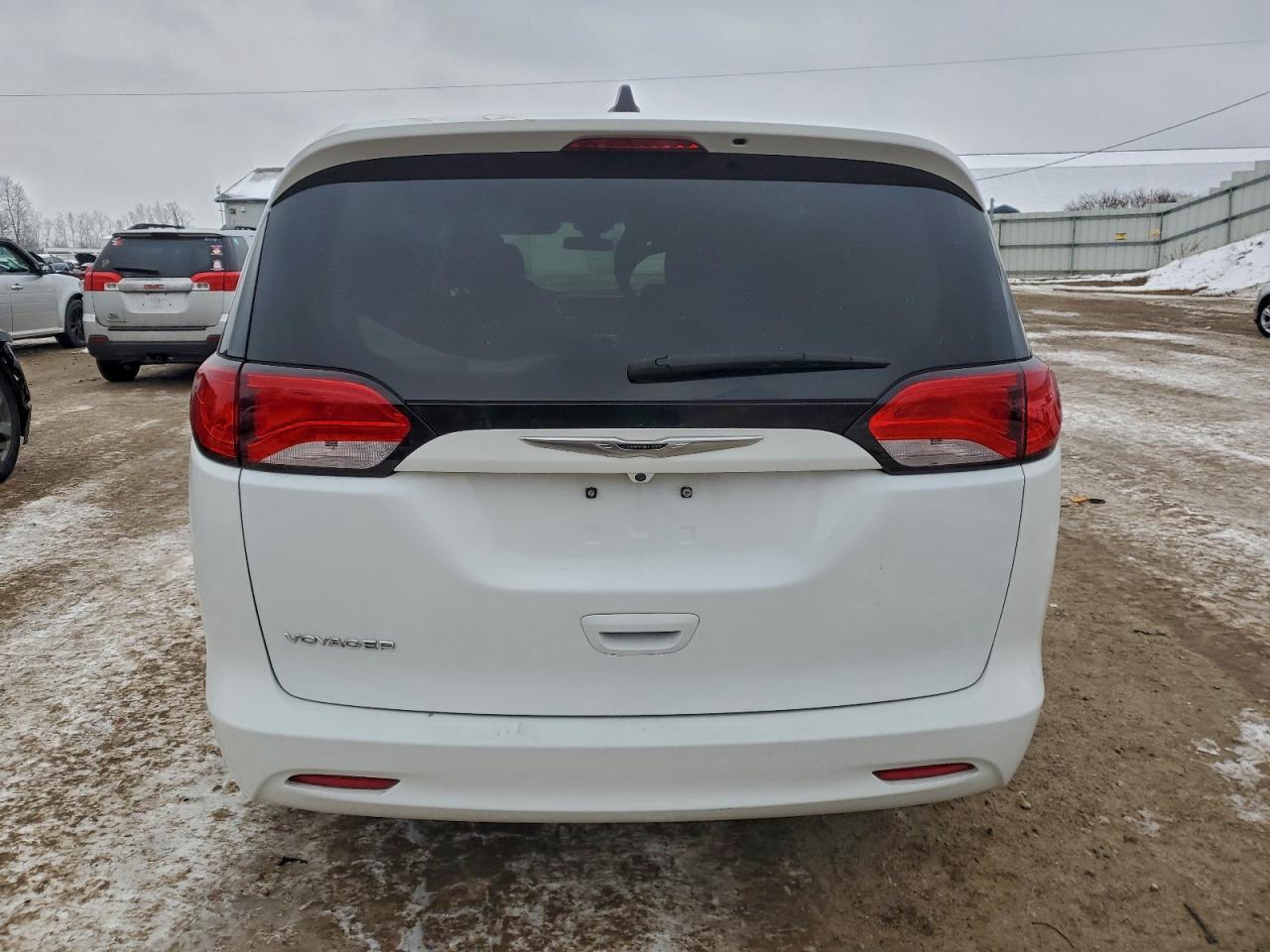 2022 Chrysler Voyager Lx - Image 6