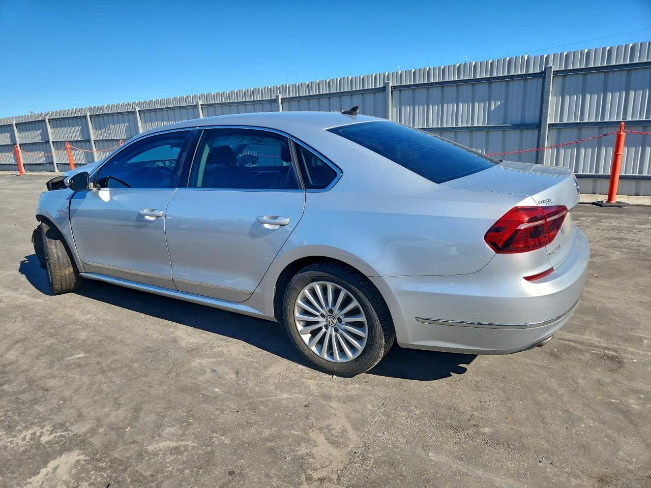 2017 Volkswagen Passat Se - Фото 2