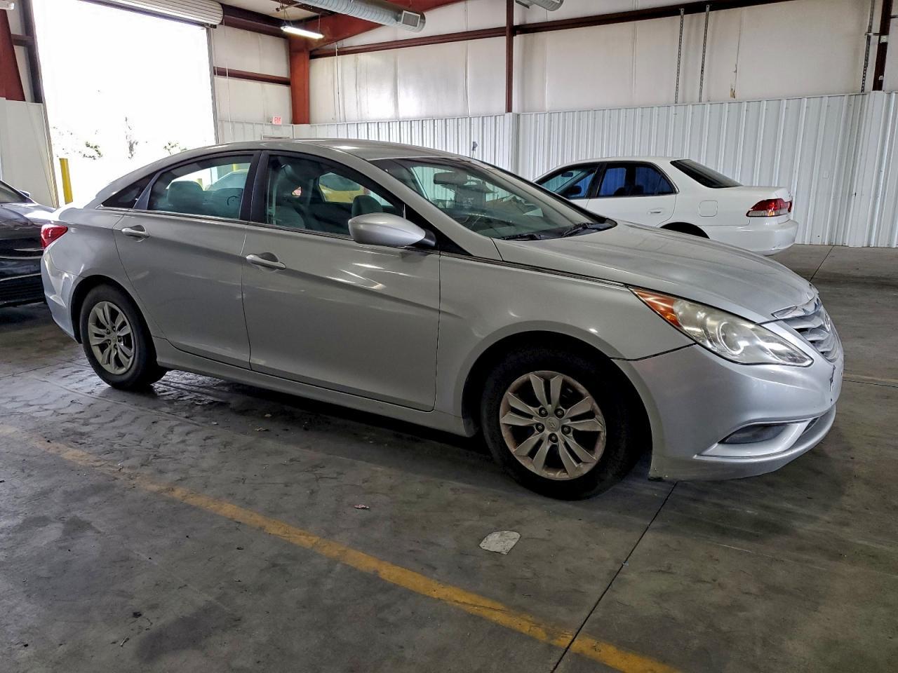 2011 Hyundai Sonata Gls - Image 4