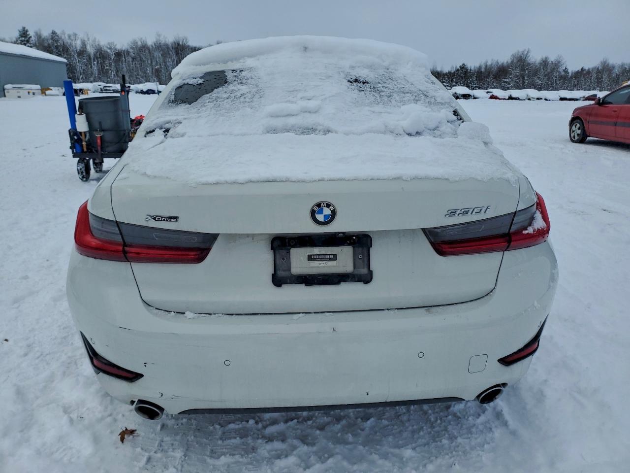 2020 BMW 330Xi - Фото 6