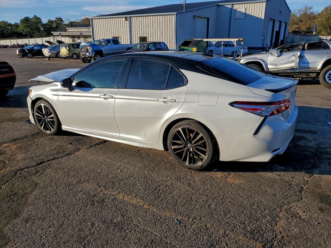 2020 Toyota Camry Xse - Фото 2