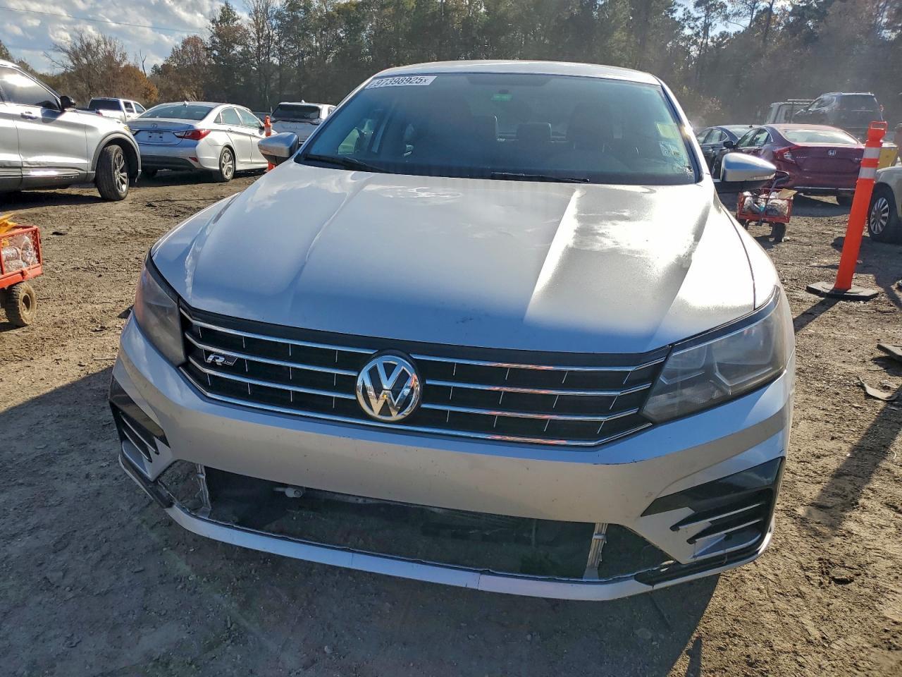 2018 Volkswagen Passat S - Фото 5